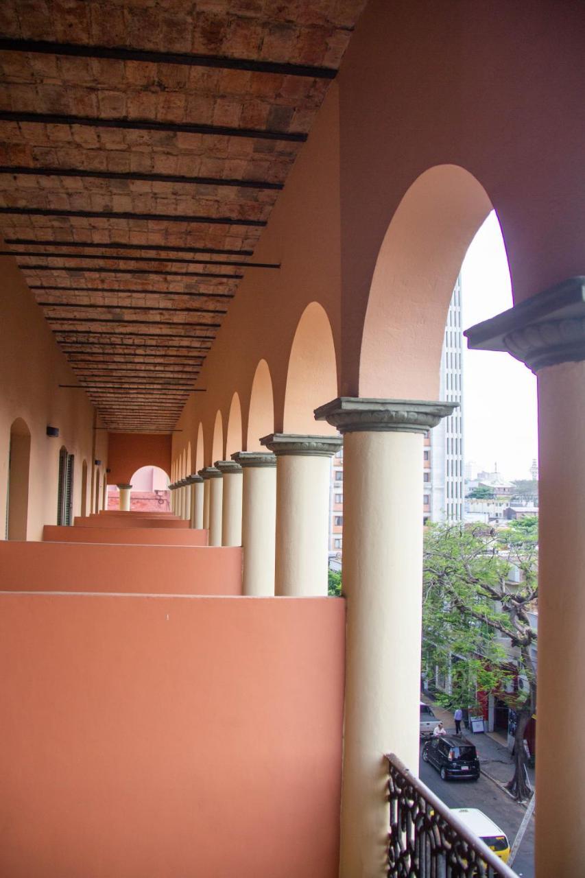 Asuncion Palace Exterior foto